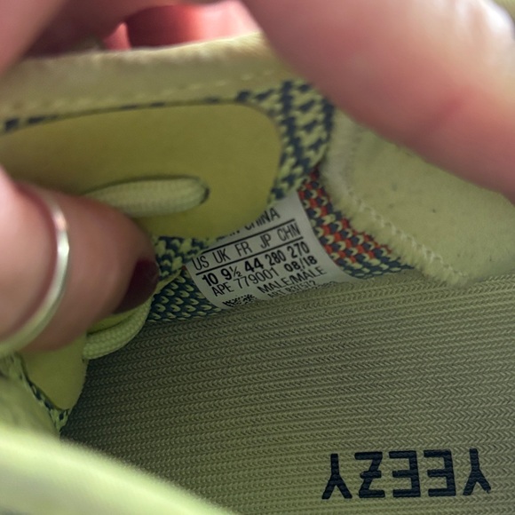 Adidas Yeezy Boost 350 V2 sneakers in the "Semi Frozen Yellow" colorway - Picture 7 of 8